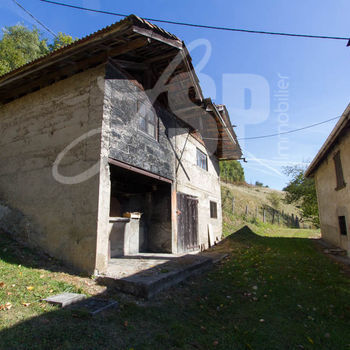 Ferme à restaurer avec dépendances : La Forteresse