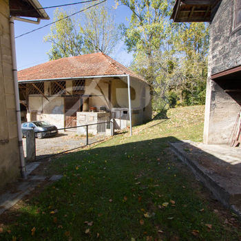 Ferme à restaurer avec dépendances : La Forteresse