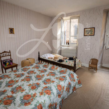 Maison de village + Commerce : La Côte St André