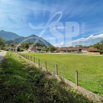 Terrain plat et partiellement viabilisé (Lot B) : St Gervais