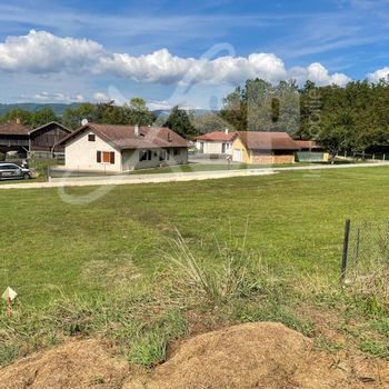 Terrain plat et partiellement viabilisé (Lot B) : St Gervais