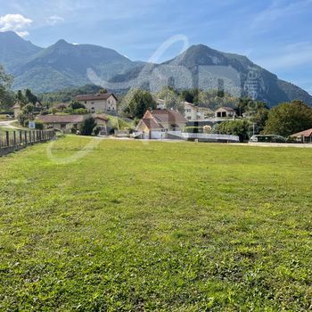 Terrain plat et partiellement viabilisé (Lot B) : St Gervais