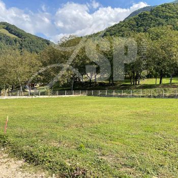 Terrain plat et partiellement viabilisé (Lot B) : St Gervais