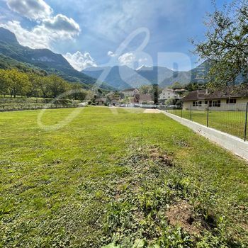 Terrain plat et partiellement viabilisé (Lot B) : St Gervais