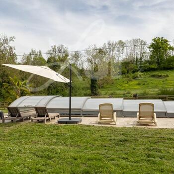 Ferme restaurée avec carrière équestre : Châbons