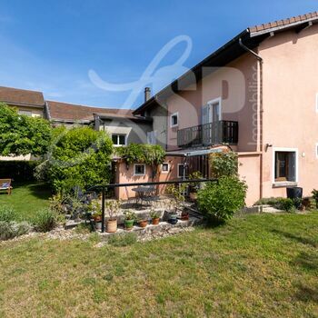 Maison de village T4 avec jardin extérieur : Renage