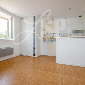 Appartement T2 centre ville étage 2 : Voreppe