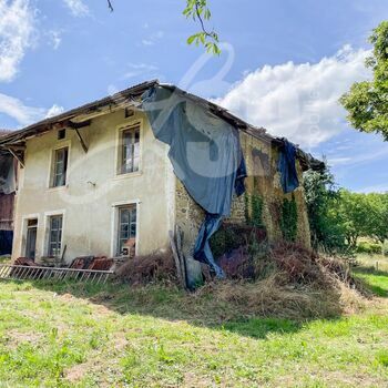 Maison à réhabiliter avec terrain : St Michel de St Geoirs