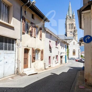 Maison de village avec terrain centre ville : Vinay