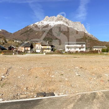 Terrain viabilisé (Lot 9) : Terrain viabilisé (Lot 9)