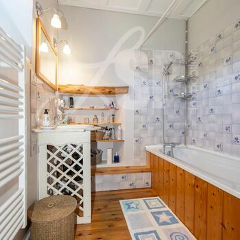 Maison T5 + Dépendances : Maison T5 + Dépendances