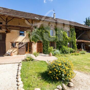 Maison T5 + Dépendances : Maison T5 + Dépendances