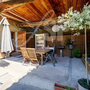Maison T5 + Dépendances : Maison T5 + Dépendances
