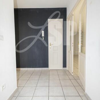 Appartement T4 centre ville Les Pierrelles : Appartement T4 centre ville Les Pierrelles