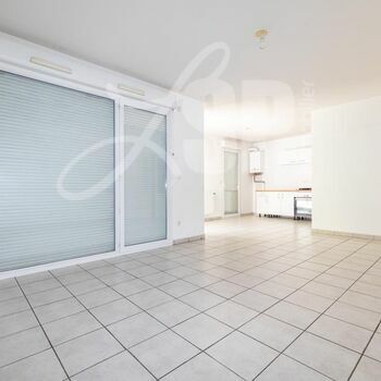 Appartement T4 centre ville Les Pierrelles : Appartement T4 centre ville Les Pierrelles
