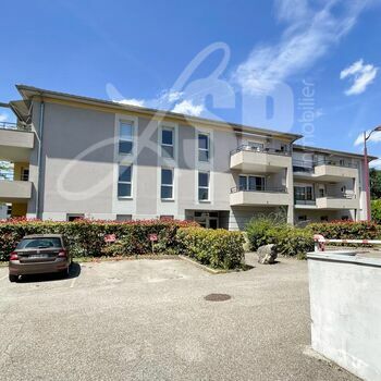 Appartement T4 centre ville Les Pierrelles : Appartement T4 centre ville Les Pierrelles
