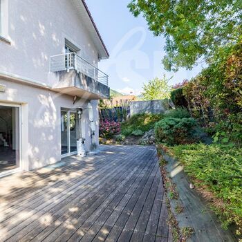 Villa T5 avec terrain et garage : Villa T5 avec terrain et garage