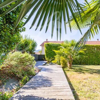 Villa T5 avec terrain et garage : Villa T5 avec terrain et garage