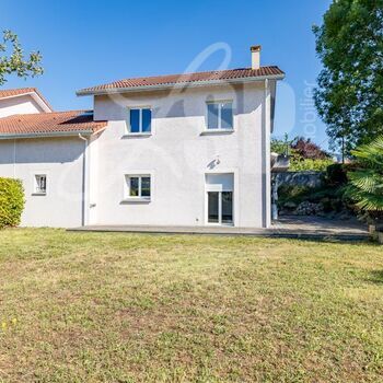 Villa T5 avec terrain et garage : Villa T5 avec terrain et garage