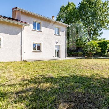 Villa T5 avec terrain et garage : Villa T5 avec terrain et garage