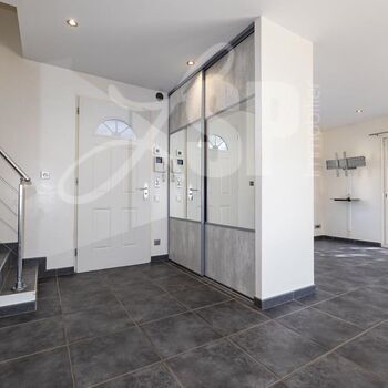 Villa T5 avec terrain et garage : Villa T5 avec terrain et garage