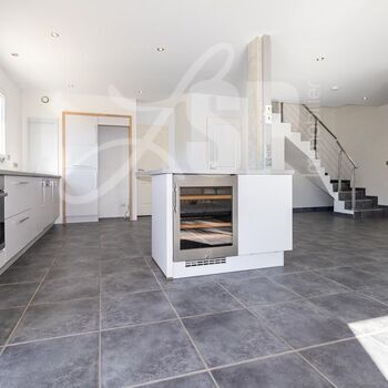 Villa T5 avec terrain et garage : Villa T5 avec terrain et garage