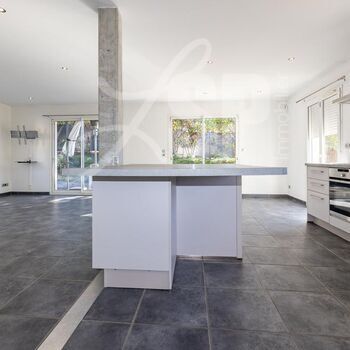 Villa T5 avec terrain et garage : Villa T5 avec terrain et garage