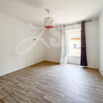 Appartement T3 dans maison de village : Appartement T3 dans maison de village