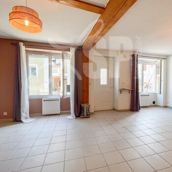 Appartement T3 dans maison de village