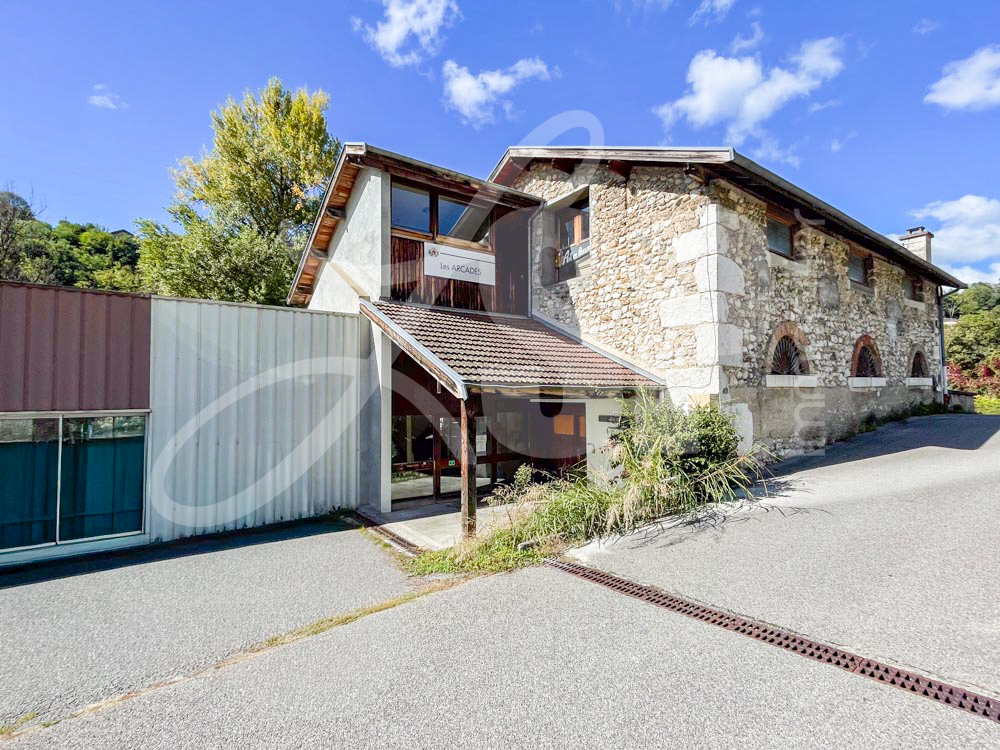 Local pro à vendre<br>9 pi&egrave;ces