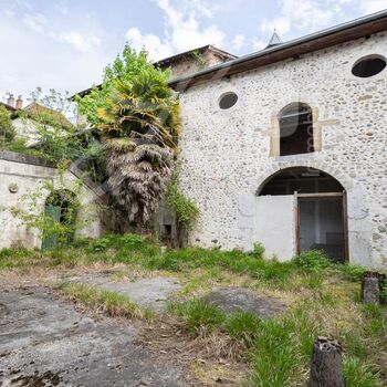 Maison de ville  à rénover + Dépendances + Terrain : Maison de ville  à rénover + Dépendances + Terrain