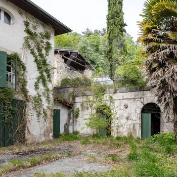 Maison de ville  à rénover + Dépendances + Terrain : Maison de ville  à rénover + Dépendances + Terrain