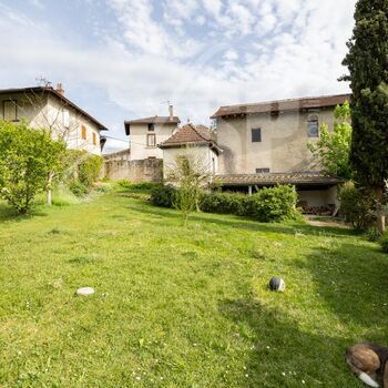 Maison de ville  à rénover + Dépendances + Terrain : Maison de ville  à rénover + Dépendances + Terrain