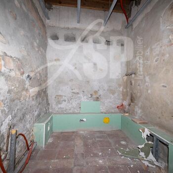 Maison de ville  à rénover + Dépendances + Terrain : Maison de ville  à rénover + Dépendances + Terrain