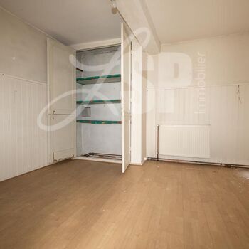 Maison de ville  à rénover + Dépendances + Terrain : Maison de ville  à rénover + Dépendances + Terrain