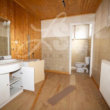 Maison de ville  à rénover + Dépendances + Terrain : Maison de ville  à rénover + Dépendances + Terrain