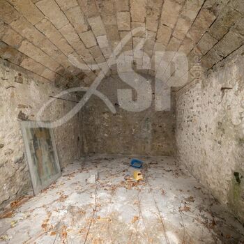 Maison de ville  à rénover + Dépendances + Terrain : Maison de ville  à rénover + Dépendances + Terrain