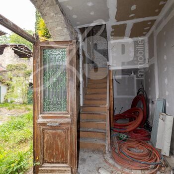 Maison de ville  à rénover + Dépendances + Terrain : Maison de ville  à rénover + Dépendances + Terrain