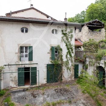 Maison de ville  à rénover + Dépendances + Terrain : Maison de ville  à rénover + Dépendances + Terrain