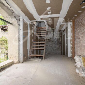 Maison de ville  à rénover + Dépendances + Terrain : Maison de ville  à rénover + Dépendances + Terrain