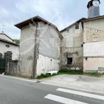 Maison de ville  à rénover + Dépendances + Terrain : Maison de ville  à rénover + Dépendances + Terrain