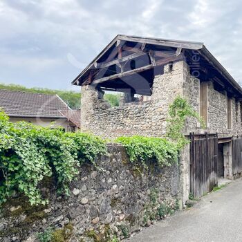 Maison de ville  à rénover + Dépendances + Terrain : Maison de ville  à rénover + Dépendances + Terrain