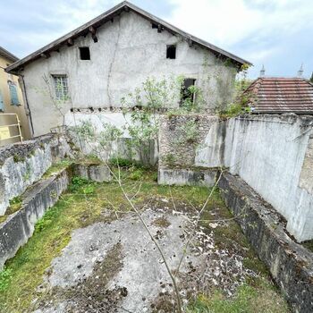 Maison de ville  à rénover + Dépendances + Terrain : Maison de ville  à rénover + Dépendances + Terrain