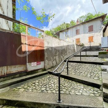 Maison de ville  à rénover + Dépendances + Terrain : Maison de ville  à rénover + Dépendances + Terrain