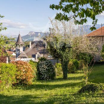Maison T5 avec petite dépendance : Maison T5 avec petite dépendance
