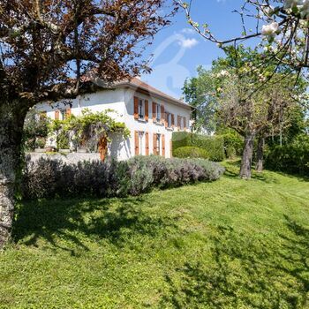 Maison T5 avec petite dépendance : Maison T5 avec petite dépendance
