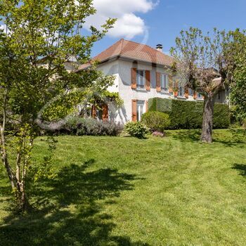 Maison T5 avec petite dépendance : Maison T5 avec petite dépendance