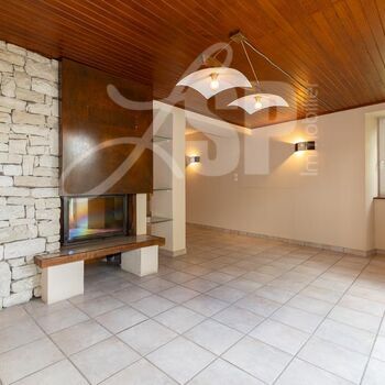 Maison T5 avec petite dépendance : Maison T5 avec petite dépendance