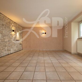 Maison T5 avec petite dépendance : Maison T5 avec petite dépendance