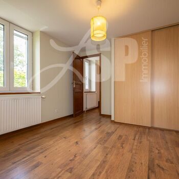 Maison T5 avec petite dépendance : Maison T5 avec petite dépendance